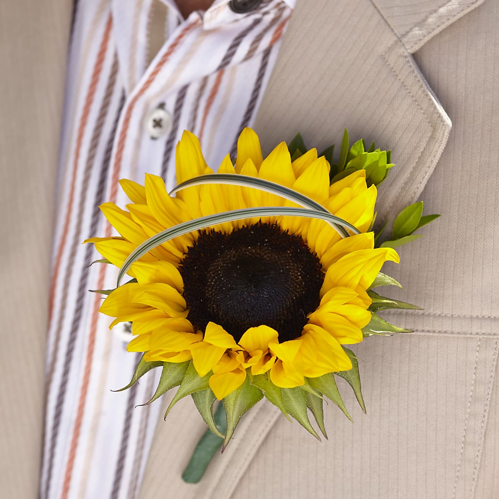 Free Spirit Boutonniere – The Flower Boutique, Gettysburg PA