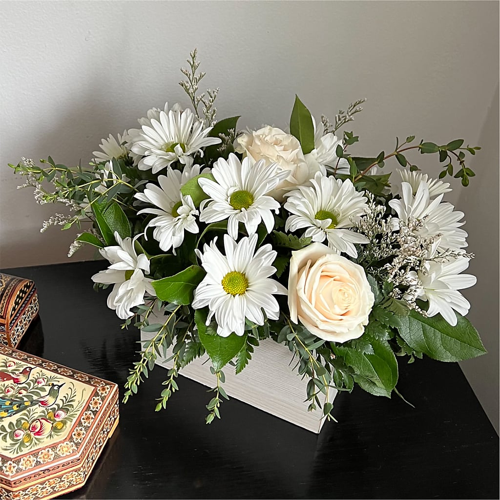 Fresh Linen Box Bouquet –  The Flower Boutique, Gettysburg PA